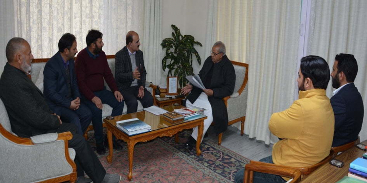 Delegation of The Kashmir Fruit Growers and Dealers Association meets Governor