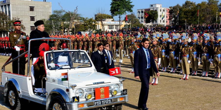 Governor hoists tricolor and reviews parade at State level R-Day function