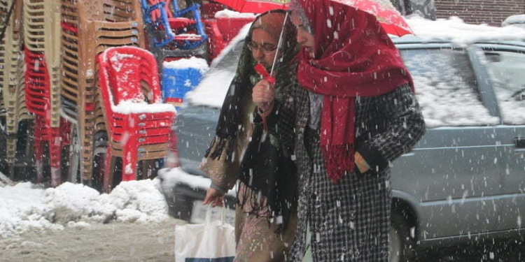 Kashmir valley reels under cold, MeT predicts another snow spell