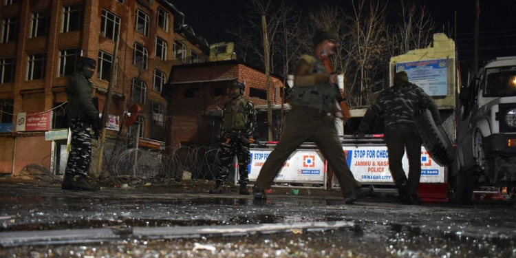4 Cops, 3 CRPF Personnel, 4 civilians injured in Lal Chowk Grenade Attack