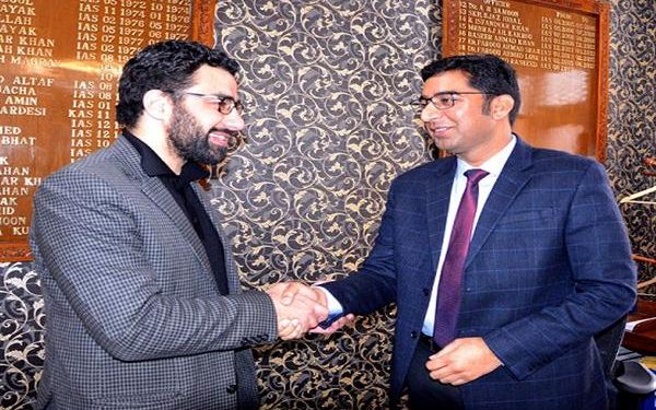 Dr Shahid Iqbal assumes charge as DC Srinagar