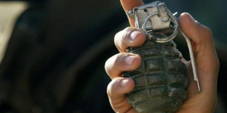 Suspected Militants Lob Grenade at CRPF In Nowgam