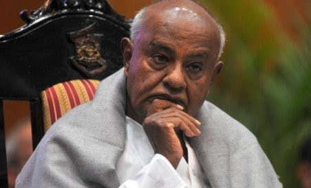 Voting underway in 14 Karnataka seats; Deve Gowda, grandsons in fray