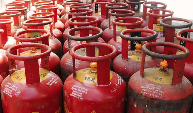 Div Com reviews LPG availability in valley