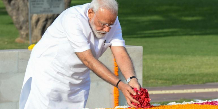 Ahead of swearing in, Modi pays tributes to Gandhi, Vajpayee
