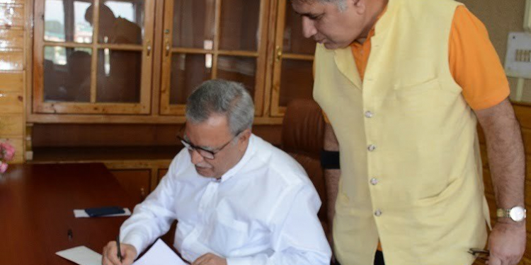 Farooq Khan assumes charge as Advisor to J&K Governor