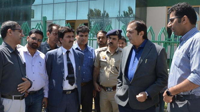 Baseer Khan visits Hajj House; reviews arrangements