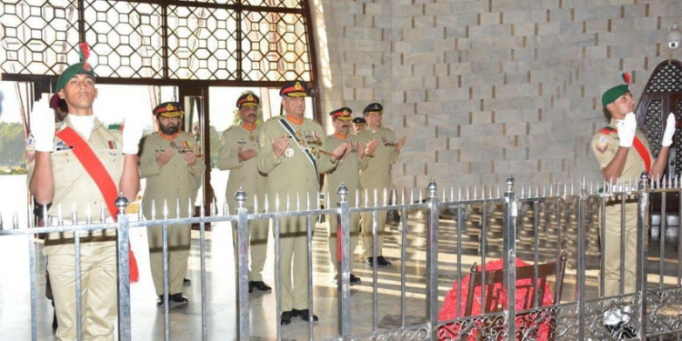 Pak Army Chief pays homage to Quaid-i-Azam