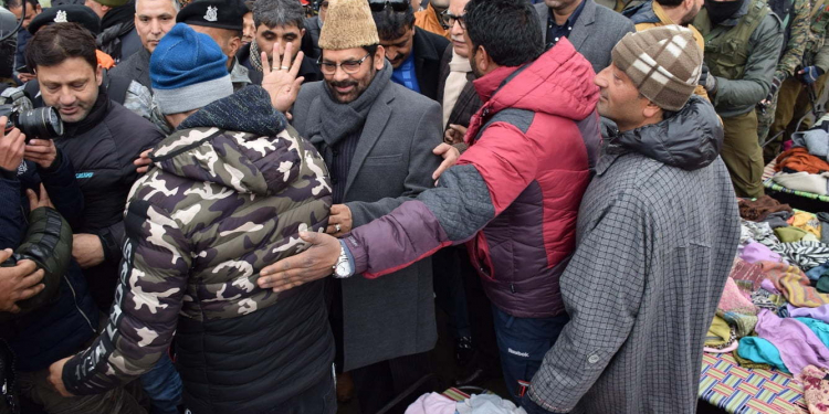 Union Minister Naqvi meets footpath vendors in Lal Chowk