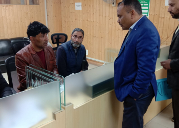 Div Com visits 24×7 Covid-19 call centre at Old Secretariat