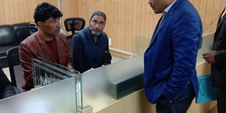 Div Com visits 24×7 Covid-19 call centre at Old Secretariat