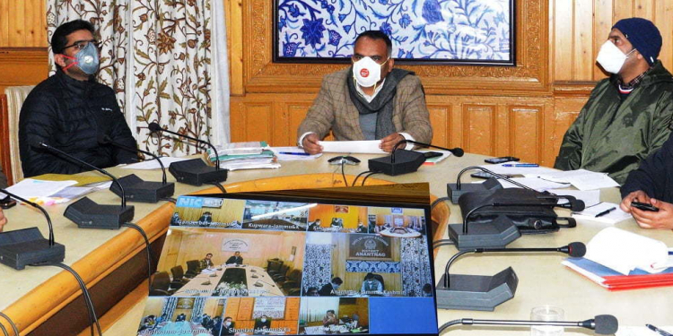 Track down absconding travelers on war footing basis: Div Com to DCs