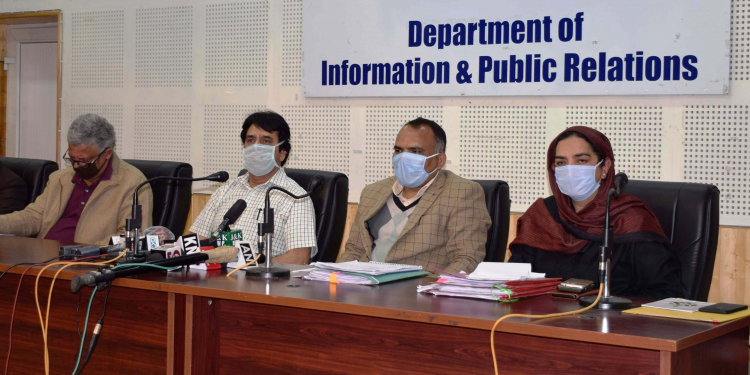 Div Com reviews health management of pregnant women, in-coming students & Migrant laborers