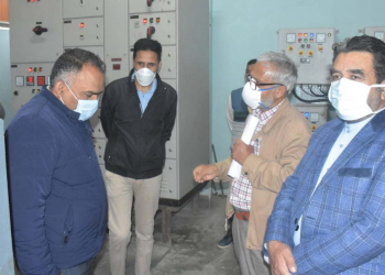 Div com tours Srinagar city to review dewatering measures