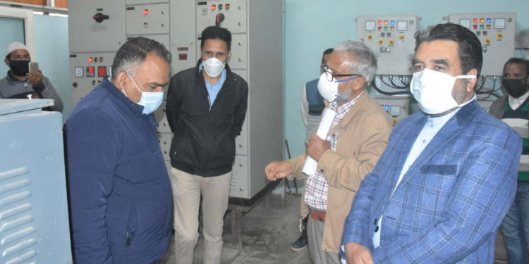 Div com tours Srinagar city to review dewatering measures