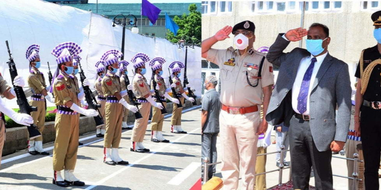 Lt Governor arrives at Civil Secretariat Srinagar, interacts with officers