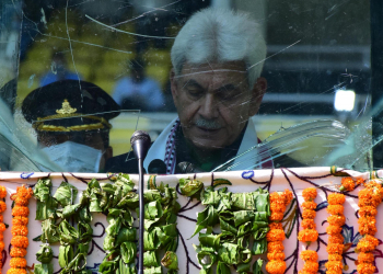 J&K Lt Governor Manoj Sinha hoists Tricolour at Srinagar