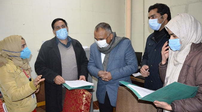 Div Com conducts City tour; Takes stock of snow clearance, functioning of hospitals