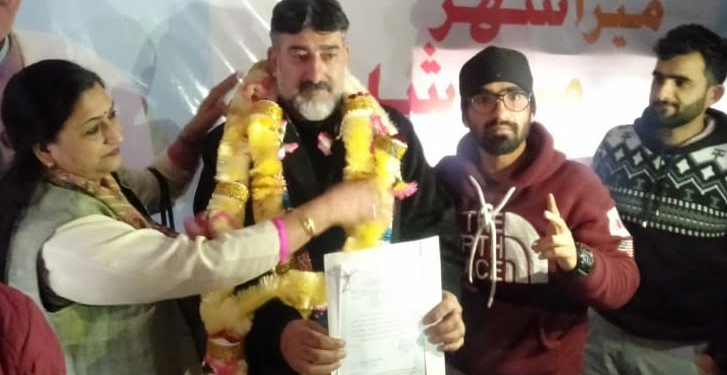 Senior Politician Malik Yaqoob becomes first BJP Chairman of urban local bodies of Saffron Town Pampore