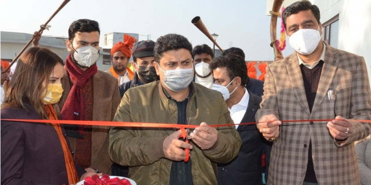 Tourism department brings back festivity in Jammu, tourists throng Bagh-e-Bahu Gondola