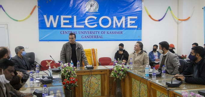CUK’s DCJ holds extension lectures on Covid impact on Media