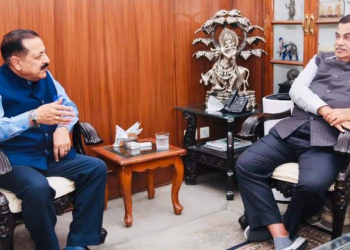 Dr Jitendra Singh meets Nitin Gadkari on J&K road projects