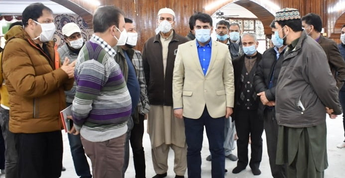 DC Srinagar visits Dargah, Hazratbal