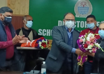 Dr. Tasaduq Hussain assumes charge as DSEK