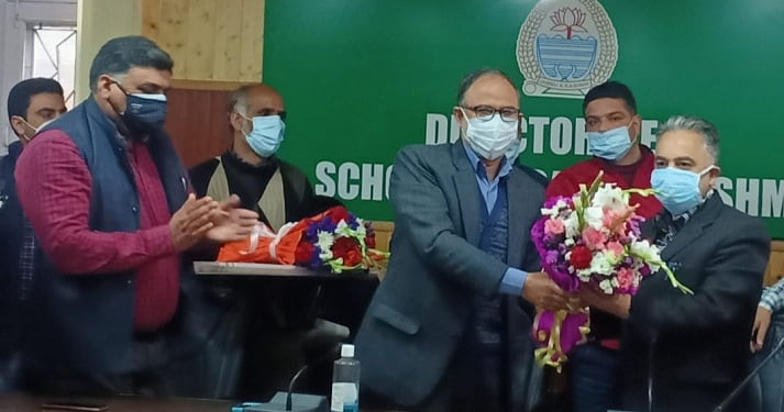 Dr. Tasaduq Hussain assumes charge as DSEK