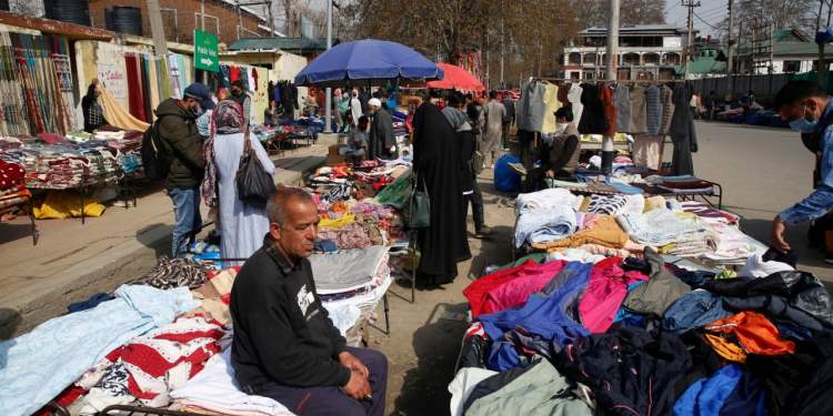 Despite ticking Covid bomb Sunday market Srinagar open Authorities speak to KASHMIR Media Watch