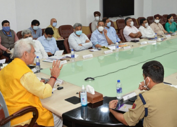 Lt Governor chairs meeting of all DCs, SPs of Jammu Division