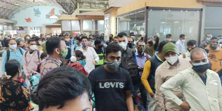 Heavy influx at Srinagar Airport puzzling