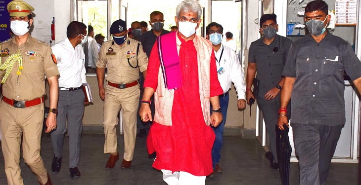 Lt Governor visits Kathua, Samba; reviews Covid Containment Measures