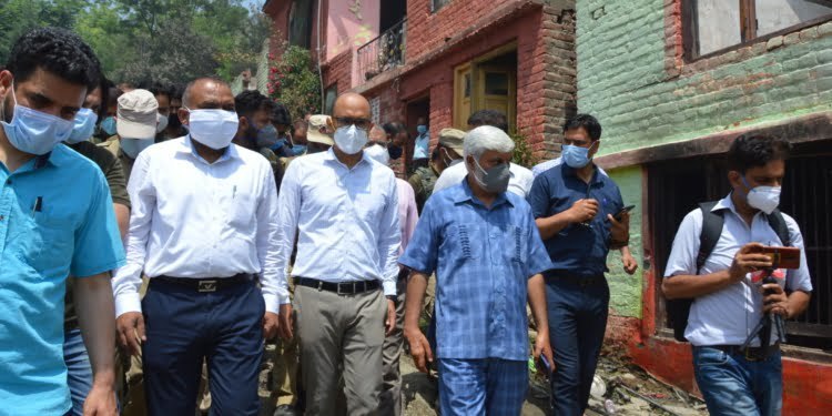 Div Com Kashmir visits fire victims of B’la