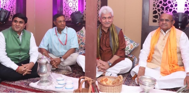 Lt Governor Manoj Sinha visits Surajkund International Crafts Mela