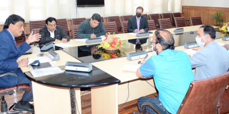 Chief Secretary chairs meeting on registration, renewal of houseboats in Dal, Nigeen Lakes