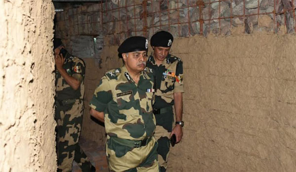 ADG BSF reviews security in forward areas along LoC