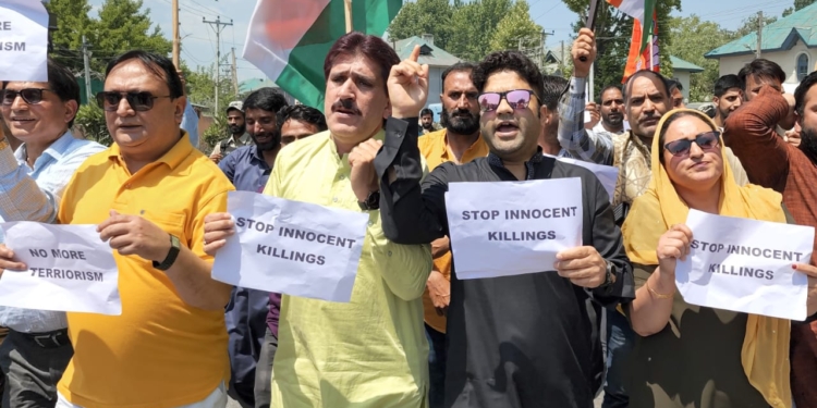 Senior BJP leader Rashida Mir protests Rahul Bhat Killing