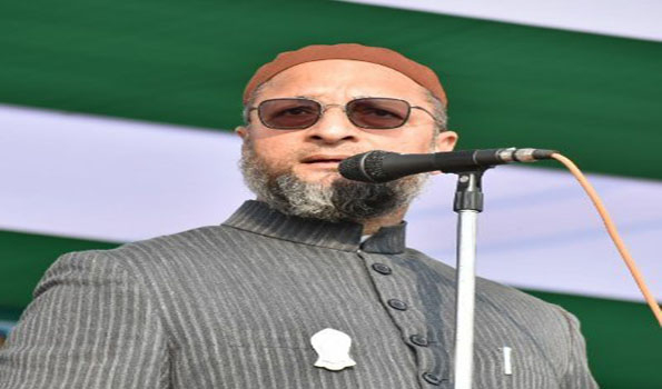 Owaisi hits out at Delhi Police after FIR against him