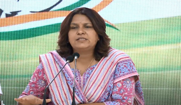 Cong attacks Centre over falling rupee