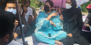 EMPLOYEE Leaders Fayaz Shah and Mrs. Jagmeet Kour Bali call on protesting Vocational Trainers