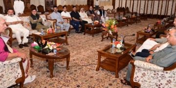 Lt Governor meets delegation of J&K Apni Party