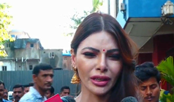 Sherlyn for lady police officer to probe   sexual harassment case  against filmmaker Sajid Khan