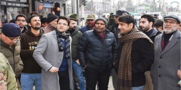 Div Com Kmr conducts extensive tour of major Roads, Parks, Sites; takes stock of preparation for G20 Summit