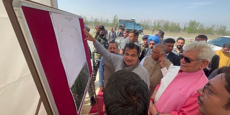 Gadkari, Sinha Take Stock of NH 44 Railway Construction