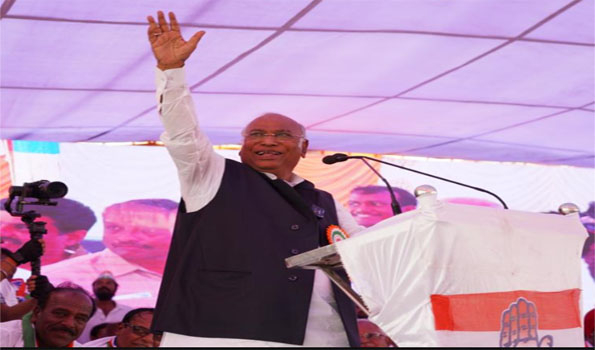 Modi is a poisonous snake: Mallikarjun Kharge