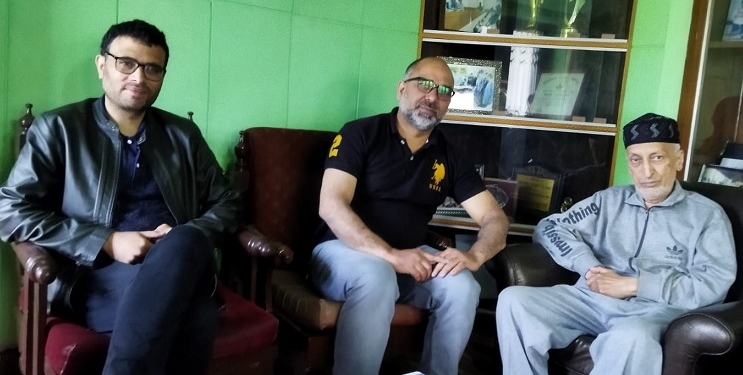JKYJA calls on KPA President  Ghulam Hassan Kaloo