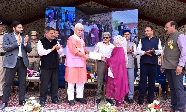 J&K LG Manoj Sinha addresses Kisan Sampark Abhiyan at Budgam