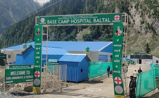Lt Governor inaugurates 100-Bedded Base Hospitals at Baltal and Chandanwari