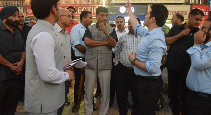 Chief Secretary, Dr Arun Kumar Mehta conducts late night city tour to assess progress of Smart City projects
